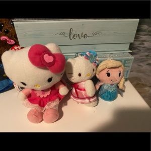 Hollo kitty and mini Elsa